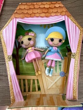 Two mini lalaloopsy with a box